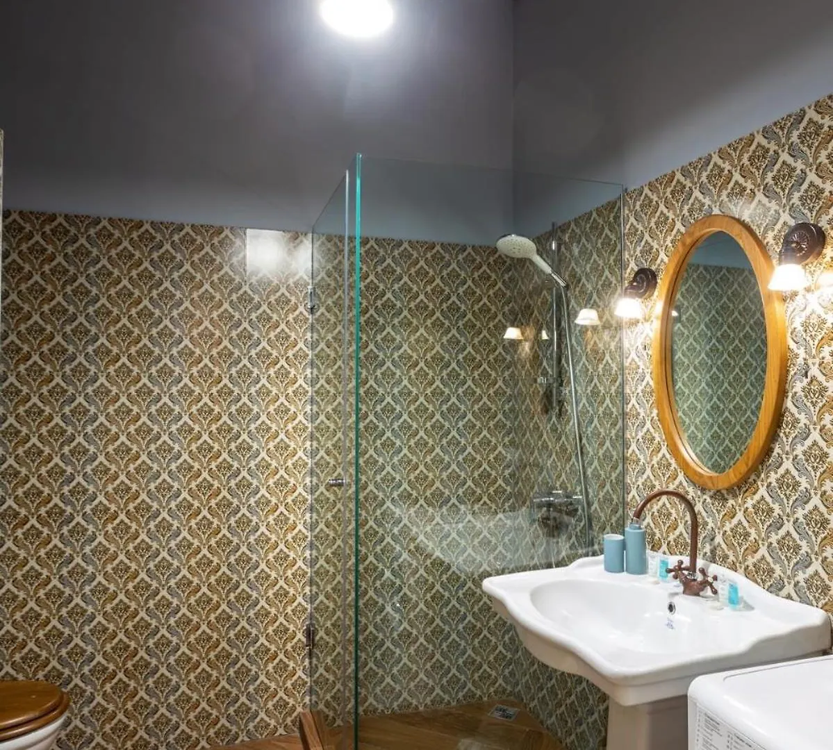 1Br Apartment W Balcony On Rustaveli Avenue Tbilisi