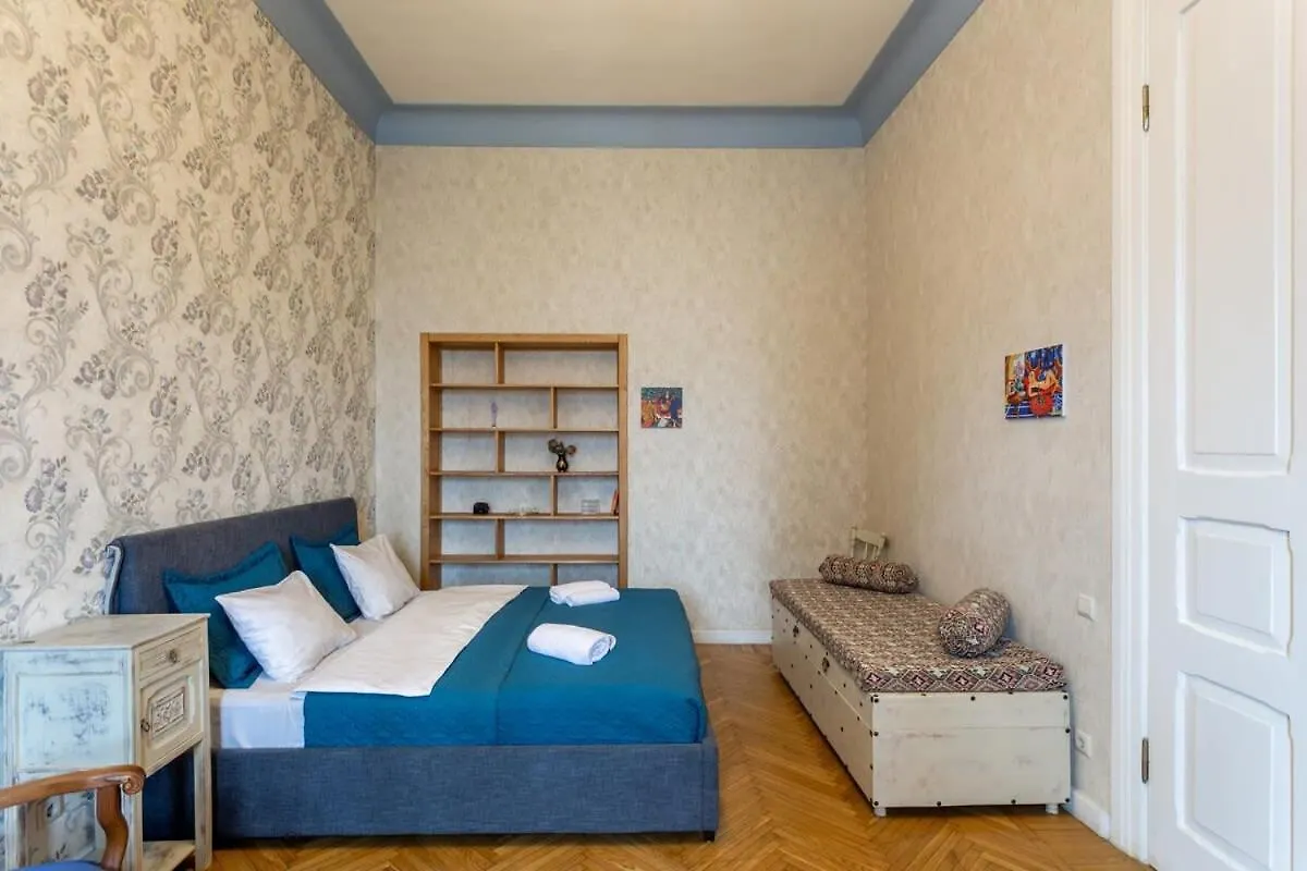 1Br Apartment W Balcony On Rustaveli Avenue Tbilisi