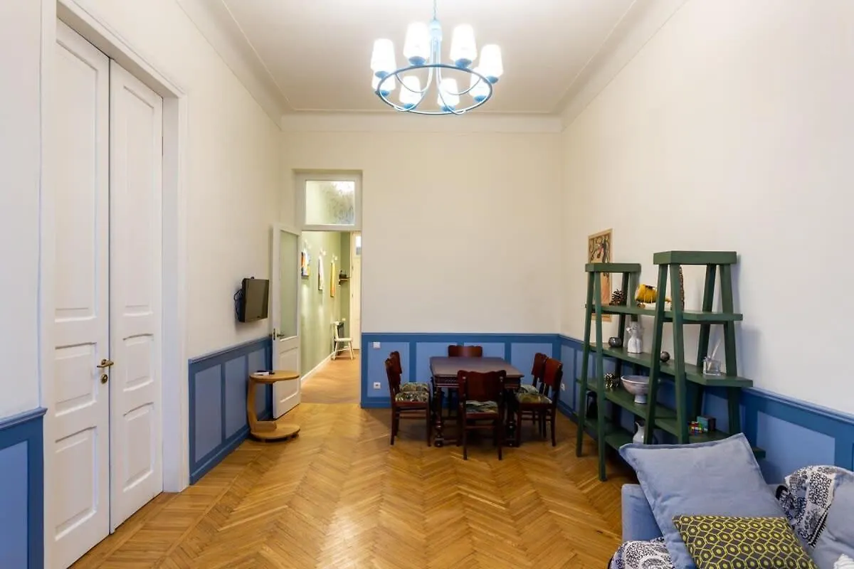 1Br Apartment W Balcony On Rustaveli Avenue Tbilisi